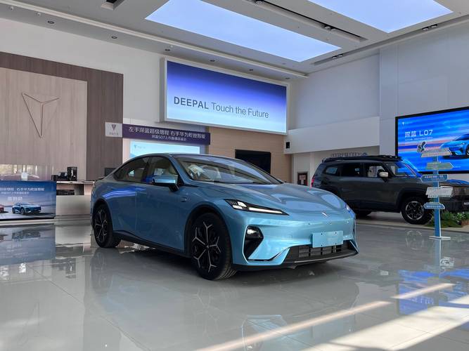 深蓝汽车以创新驱动探索前沿科技，本田品牌源自机械狂人的热爱